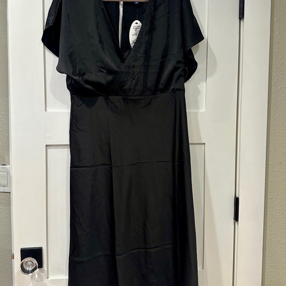 Black Sheath Dress with Flutter Sleeves and V-Neck